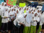 santriwati-fpp-tasikmalaya-gelar-aksi-solidaritas.jpg