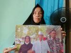 saritinih-50-saat-menunjukan-foto-bersama-suaminya-didi-rosadi.jpg