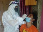 satgas-saat-lakukan-swab-kepada-anak-muda-yang-masuk-klaster-game-online.jpg