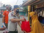 satpol-pp-majalengka-bagikan-sembako_a.jpg