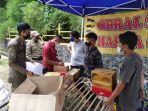satpol-pp-sumedang-saat-memberikan-sanksi-denda-kepada-para-pedagang-di-pasar-tumpah-jatinangor.jpg