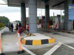 satu-keluarga-yang-tertahan-di-pintu-tol-sidomulyo-lampung-selatan.jpg