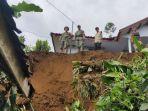 satu-unit-rumah-panggung-di-kampung-cisitu.jpg