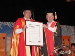 sby-mendapat-gelar-doktor-honoris-causa_20171024_130717.jpg