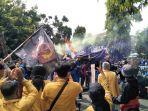 sebelum-kericuhan-terjadi-di-gedung-dprd-kota-sukabumi-kamis-8102020.jpg