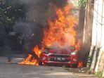 sebuah-mobil-daihatsu-ayla-meledak-dan-terbakar.jpg