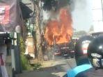 sebuah-mobil-pengangkut-bmm-terbakar.jpg