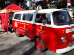 sebuah-mobil-vw-combi-yang-digunakan-sebagai-book-truck-di-cfd-dago_20170827_124636.jpg