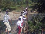 sejumlah-bocah-warga-cibaeud-desa-lengkongjaya-kecamatan-cigalontang.jpg