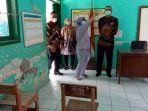 sejumlah-pejabat-saat-meninjau-sdn-pesantren.jpg