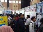 sejumlah-pencari-kerja-terlihat-memadati-kegiatan-expo-ketenagakerjaan.jpg