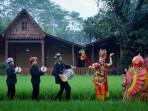 seni-budaya-di-Kampung-Berseri-Astra-Kemiren.jpg