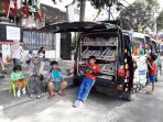 seorang-anak-sedang-membaca-buku-di-perpustakaan-keliling-di-cfd-dago_20170903_113148.jpg