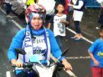 seorang-ibu-ibu-pendukung-persib-bandung-menangis-haru.jpg