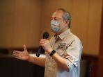 setiawan-wangsaatmaja-saat-mengunjungi-pusat-pemulihan-atlet.jpg