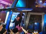 siswa-SMK-Lingga-Kencana-yang-menjadi-korban-selamat-kecelakaan-maut-bus-pariwisata-di-Subang.jpg