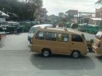 sopir-angkot-menolak-rencana-pengoperasian-ojek-online-di-garut_20170718_103507.jpg