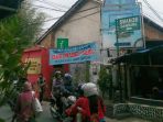 spanduk-bertuliskan-larangan-beroperasi-bagi-taksi-dan-ojek-online_20170924_191408.jpg