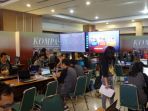 suasana-pusat-data-hitung-cepat-kompas-untuk-pilkada-dki-jakarta-2017_20170215_115101.jpg