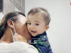 sule-bertemu-baby-adzam-putra-nathalie-holscher-ceria.jpg