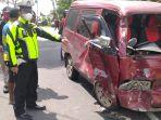 tabrakan-minibus-vs-mobil-boks.jpg