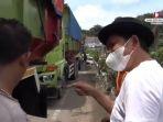 tak-ada-di-tempat-lain-begini-cara-dedi-mulyadi-menegur-sopir-truk-yang-parkir-di-atas-jembatan.jpg