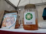 tampilan-kimchi-yang-dijual-di-acara-fermenstation-2017-di-institut-teknologi-bandung_20171028_163012.jpg