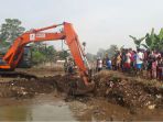 tanggul-dibongkar-banjir-bojongsoang_20180321_114328.jpg