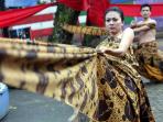 tari-retak-segaris-putih-di-taman-musik_20160526_211523.jpg