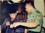 tb-hasanuddin-saat-menjadi-ajudan-bagi-presiden-bj-habibie_20180521_163310.jpg