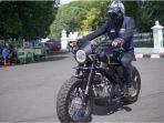 tejo-aryo-wakil-ketua-xsr-brotherhood-indonesia-xbi-jogja-saat-touring-di-event-xsr-155-motoride.jpg
