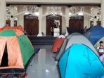 tenda-itikaf-di-halaman-masjid-habbiburrahman-kota-bandung_20170618_172322.jpg