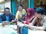 ternyata-ridwan-kamil-pelangan-setia-warung-nasi-mak-eha.jpg
