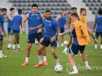 tiga-bek-timnas-inggris-kyle-walker-tengah-harry-maguire-kiri-dan-kieran-trippier-kanan.jpg
