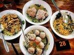 tiga-menu-utama-di-kedai-bakso-trisno.jpg