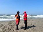 tim-sar-gabungan-saat-melakukan-upaya-pencarian-di-pesisir-pantai-cianjur.jpg