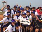 tim-sofbol-putri-jabar-di-bk-pon-xx.jpg