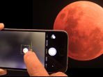 tips-memotret-gerhana-bulan-total-blood-moon-pakai-smartphone-android-atau-iphone_20180727_170434.jpg