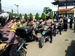 tni-polri-di-sumedang-bagikan-paket-sembako.jpg