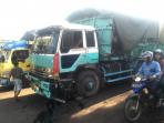 truk-batubara-tabrak-truk-di-sumedang_20150729_112540.jpg