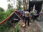 truk-bernomor-polisi-f-8487-ql-pengangkut-logistik-pilkada-kabupaten-sukabumi.jpg