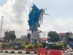 tugu-patung-marlin-pangandaran-dibersihkan.jpg