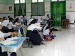 ujian-usbn-bk-tingkat-smp-di-bandung_20170417_142808.jpg