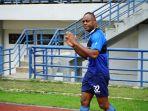 victor-igbonefo-mengikutilatihan-persib-bandung.jpg