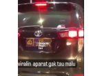 video-sebuah-mobil-dinas-polisi-milik-anggota-Polres-Metro-Jakarta-Selatan.jpg