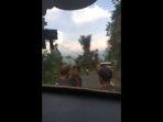 VIDEO VIRAL Sopir Mobil Elf Dibacok, Netizen Sebut Kejadian di Jalan Garut - Bungbulang