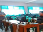 wabup-cianjur-suranto-duduk-memeriksa-komputer_20160404_104737.jpg