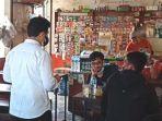 wakil-gubernur-jatim-emil-dardak-mendatangi-beberapa-titik-warung-makan.jpg
