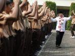 wakil-gubernur-jawa-barat-uu-ruzhanul-ulum-mengunjungi-sma-negeri-3-kota-sukabumi.jpg