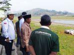 wakil-gubernur-jawa-barat-uu-ruzhanul-ulum-saat-meninjau-situ-ciburuy.jpg